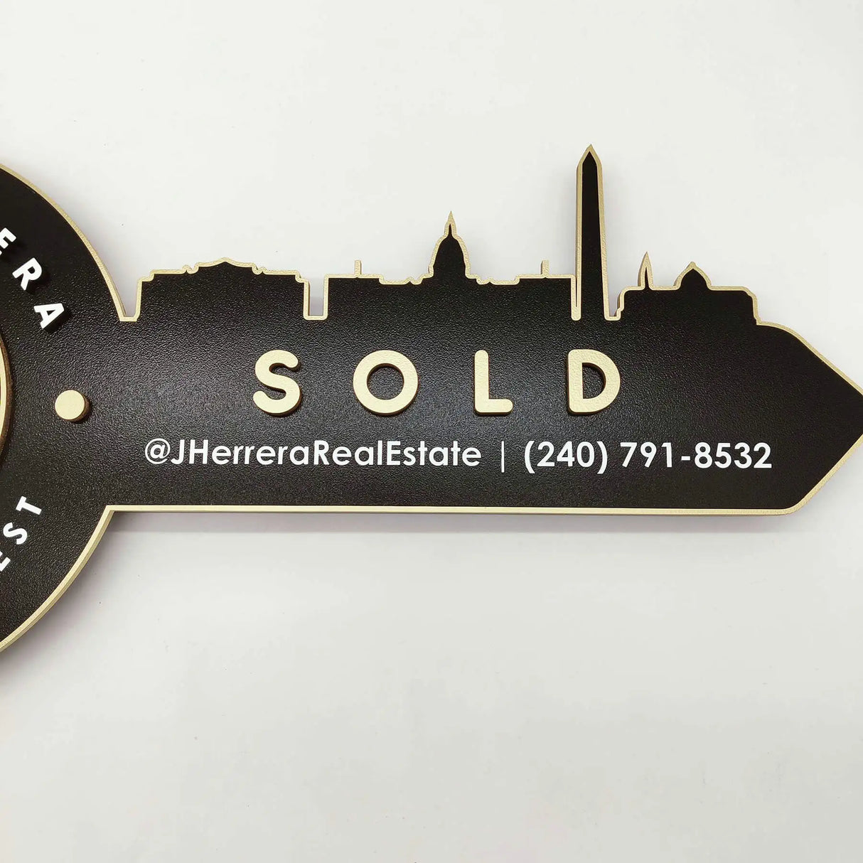 Black Round Shaped "Skyline" Personalized Realtor Key Sign with Outline