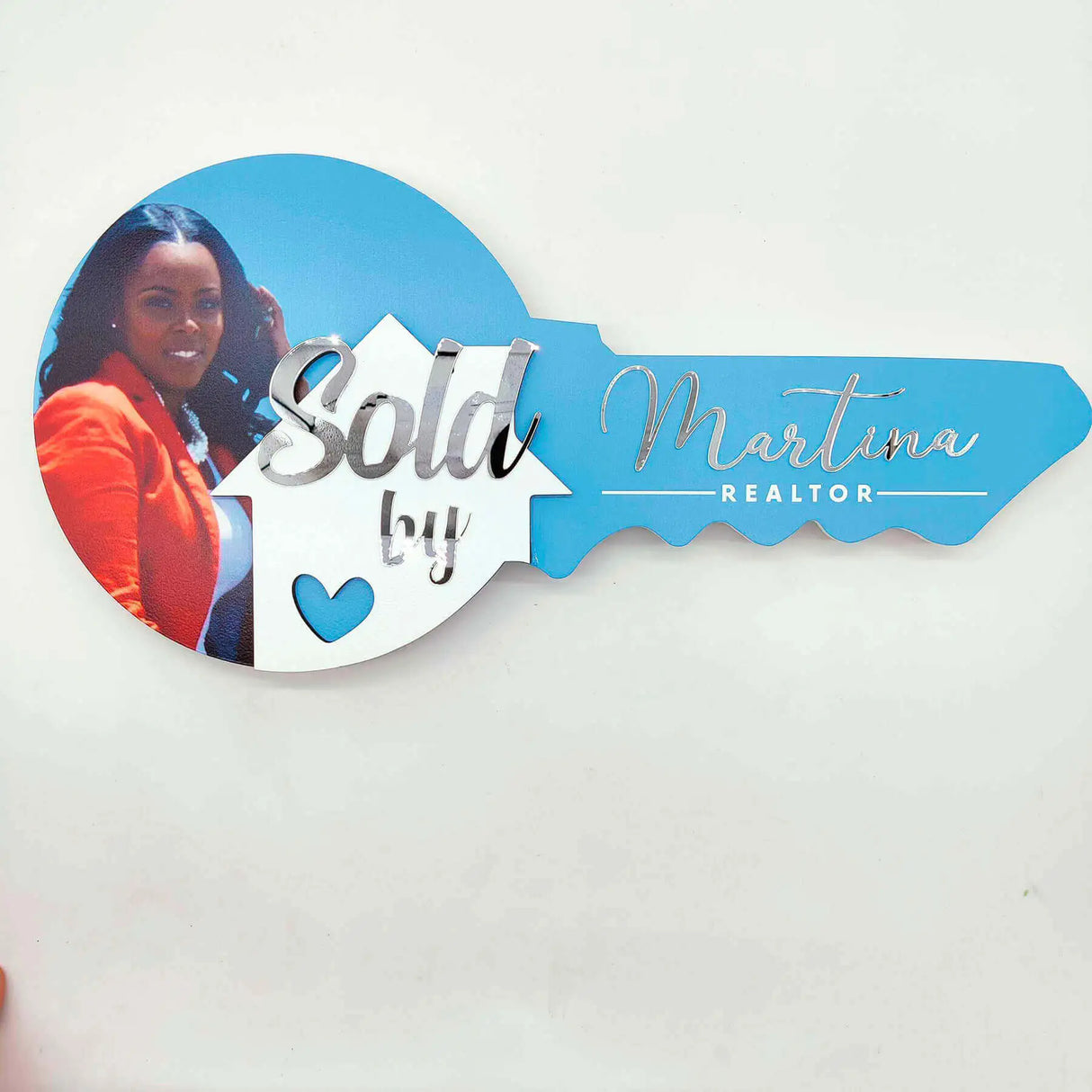 Blue Key Shaped Props «Sign with personal Photo» Round Sign (Silver Text)