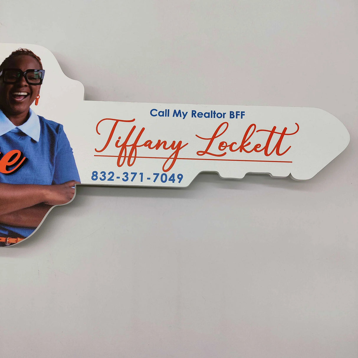 Key Shaped Props Sign with Orange 3D "Yes! We got the Keys"