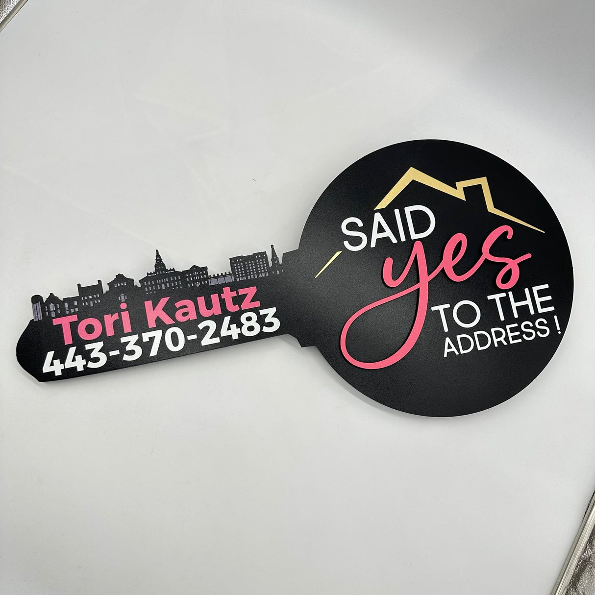 Double Sided Round Shaped Key - with a city Skyline - Real Estate Store