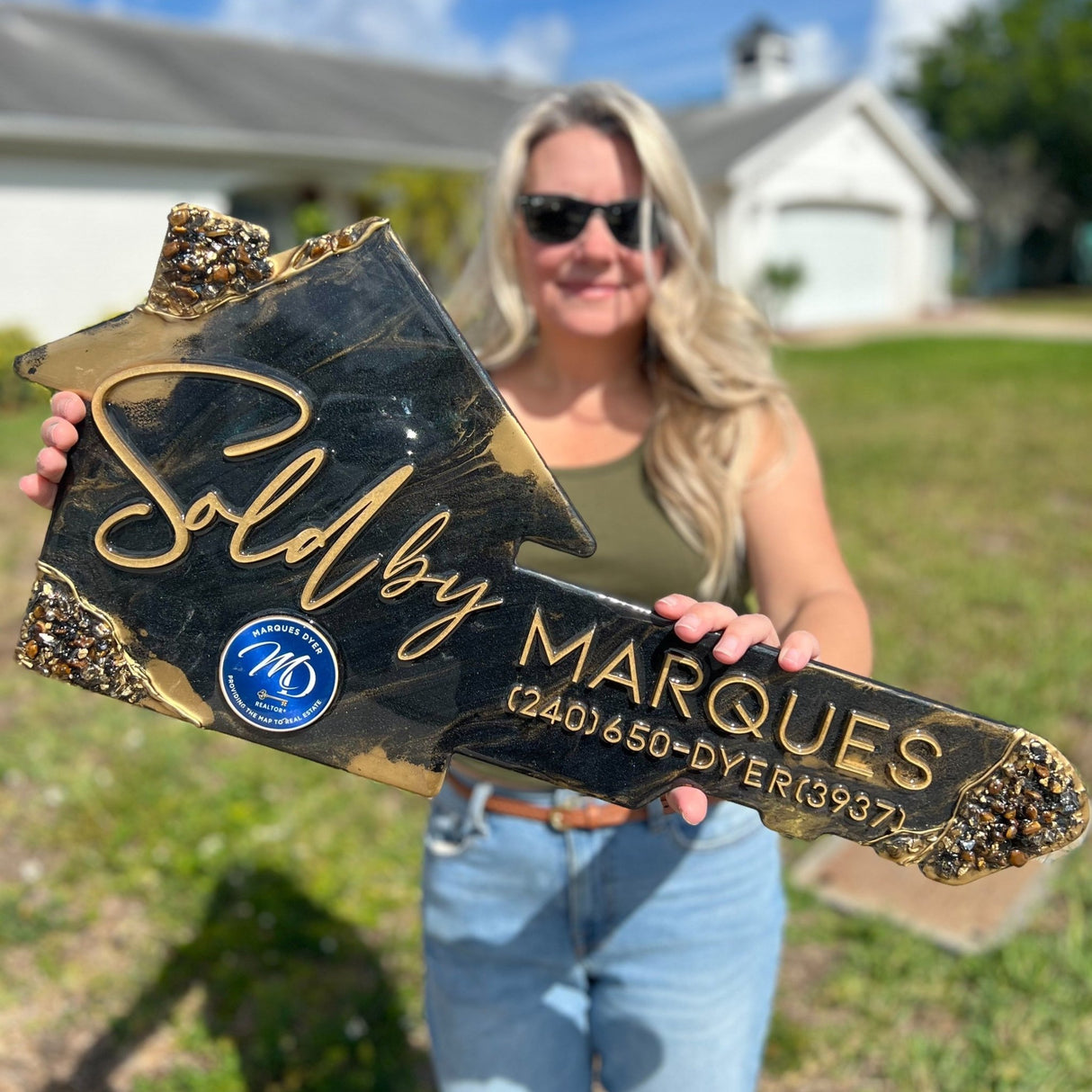 Epoxy Resin Key Sign in the shape of a House - Real Estate Store