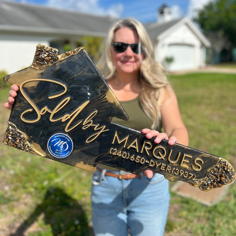 Epoxy Resin Key Sign in the shape of a House - Real Estate Store