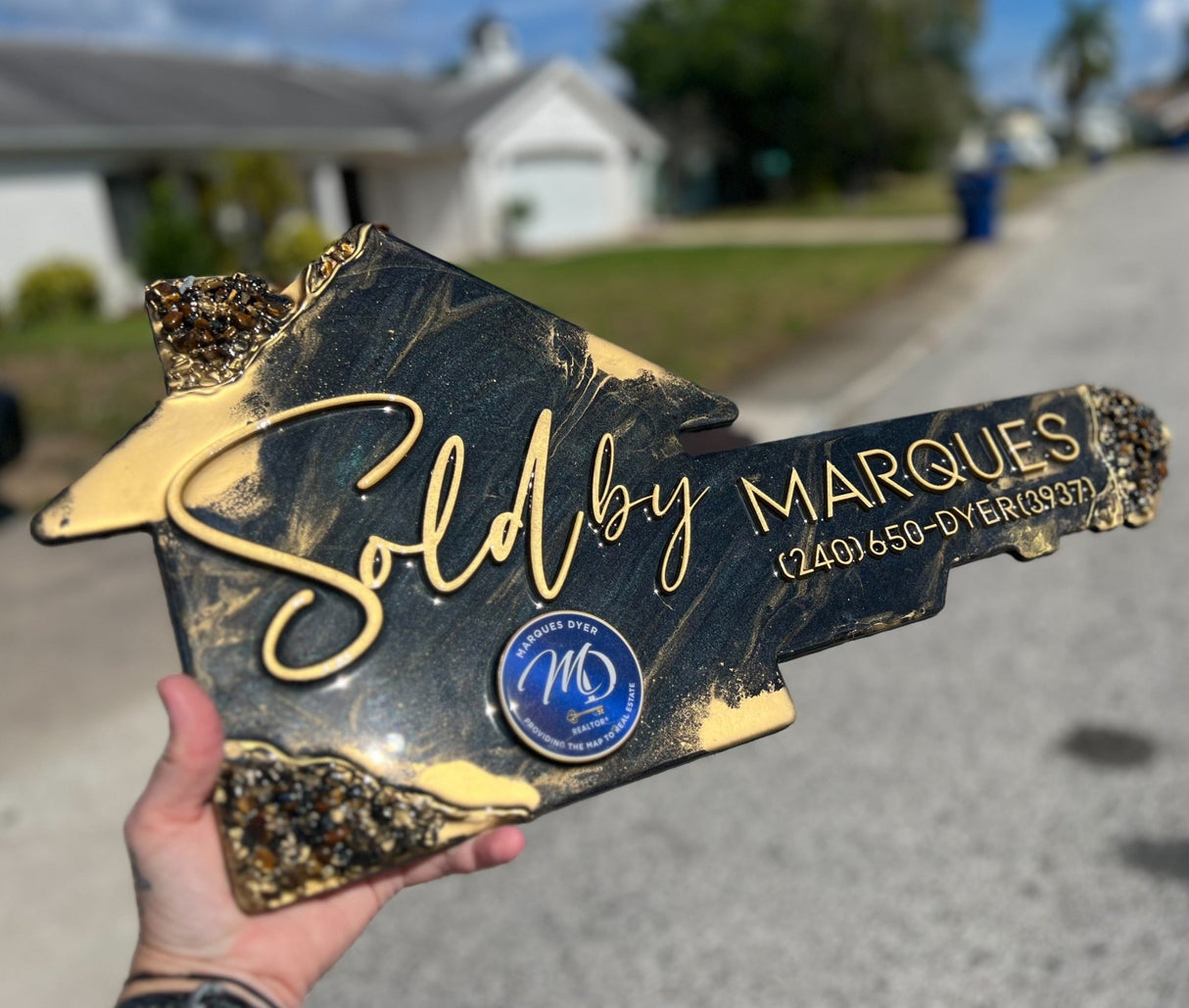 Epoxy Resin Key Sign in the shape of a House - Real Estate Store
