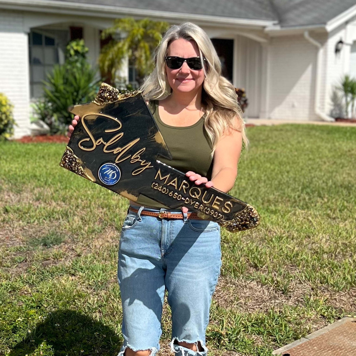 Epoxy Resin Key Sign in the shape of a House - Real Estate Store