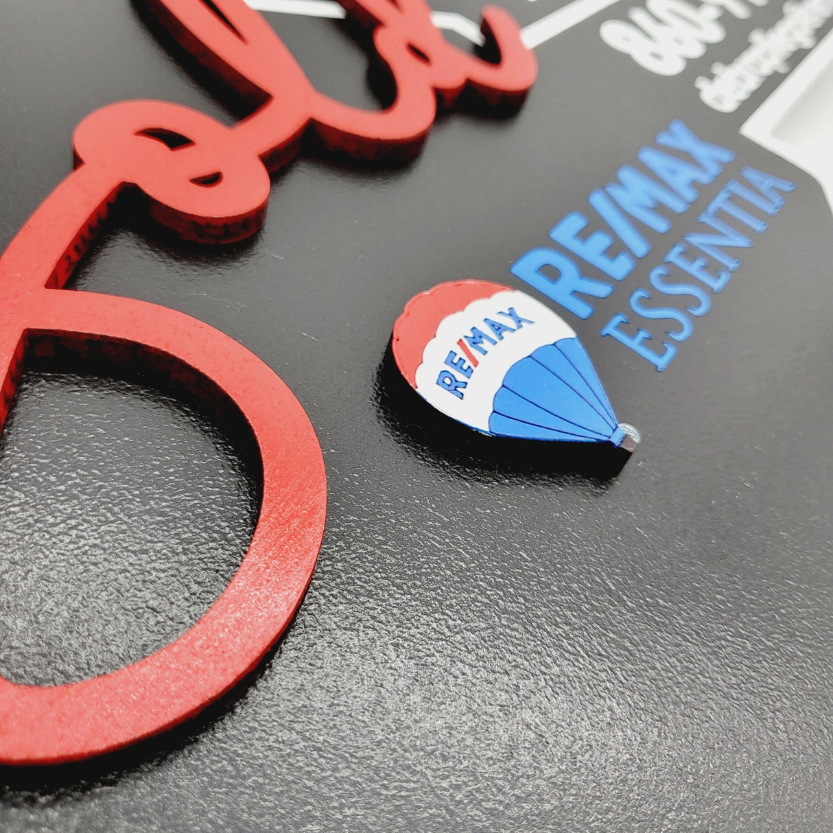 Hexagon Key Shaped Prop with White Outline «REMAX» - Real Estate Store