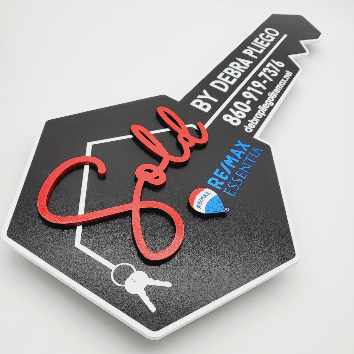 Hexagon Key Shaped Prop with White Outline «REMAX» - Real Estate Store