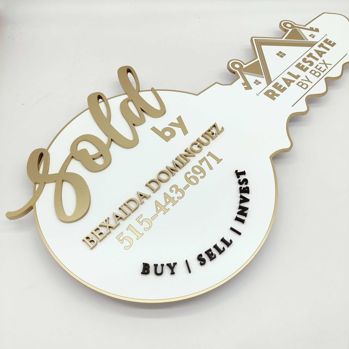 Key Shaped Prop Round Sign «Sold by» - Real Estate Store