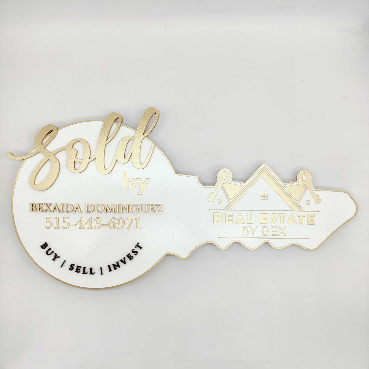 Key Shaped Prop Round Sign «Sold by» - Real Estate Store