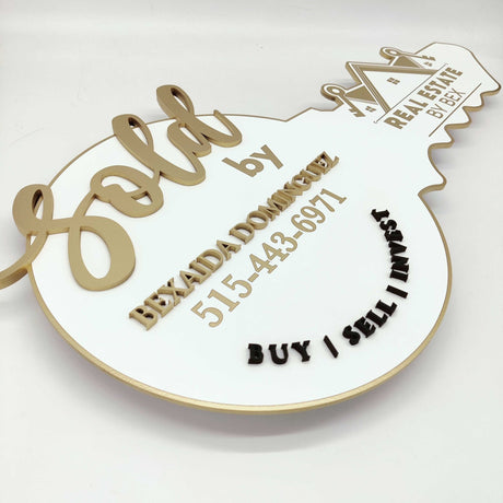 Key Shaped Prop Round Sign «Sold by» - Real Estate Store