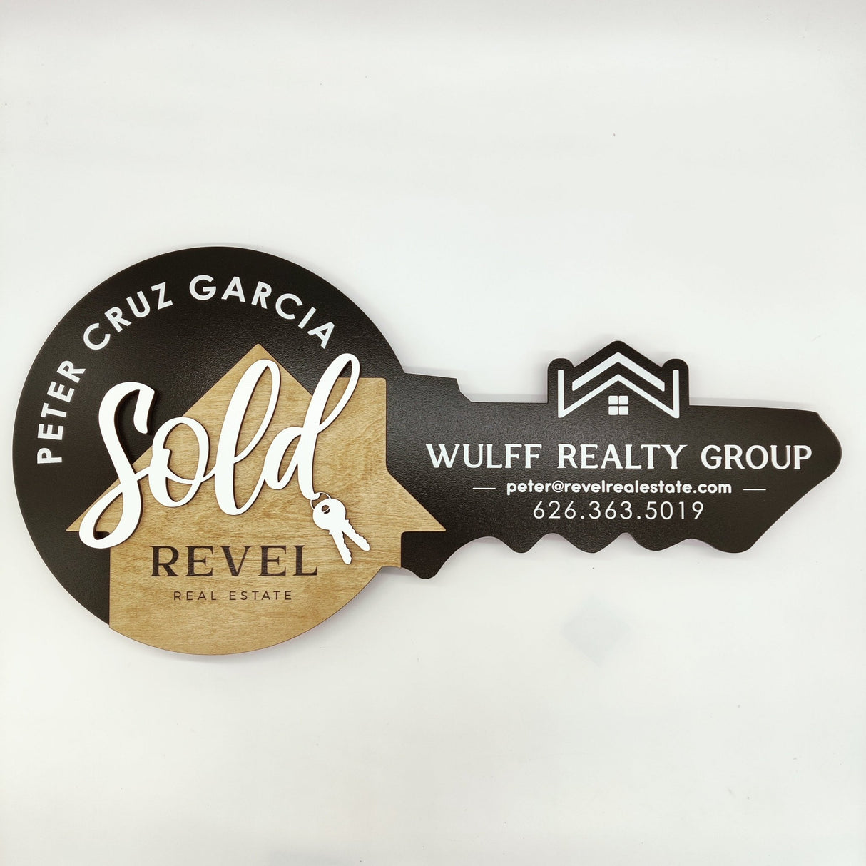 Key Shaped Prop «Sold with keys» Round Sign - Real Estate Store