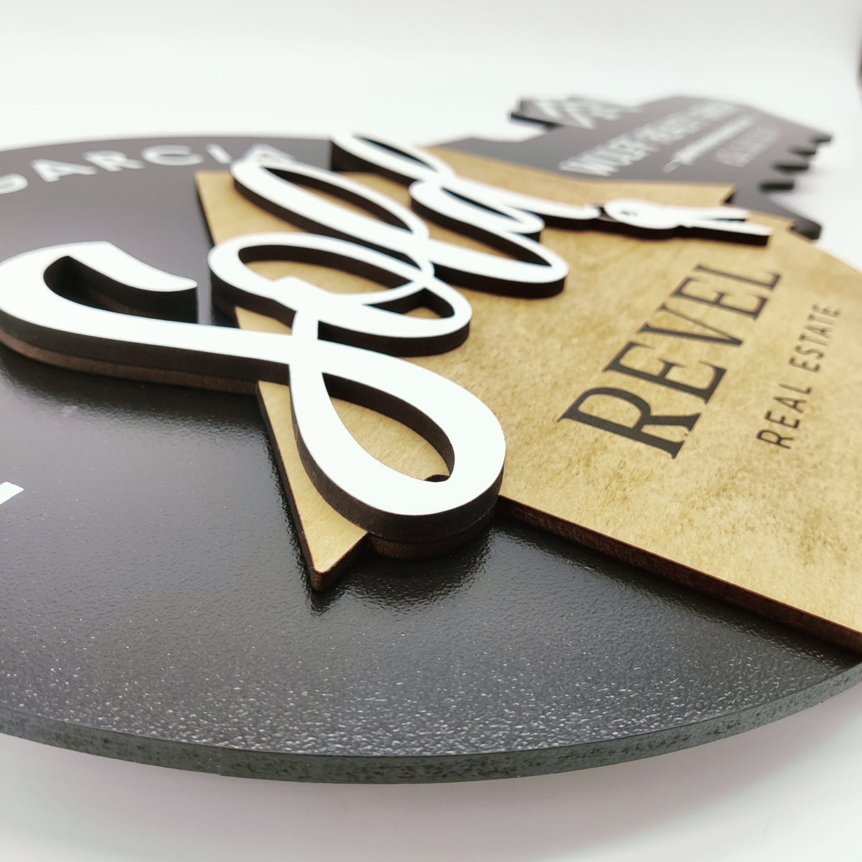 Key Shaped Prop «Sold with keys» Round Sign - Real Estate Store