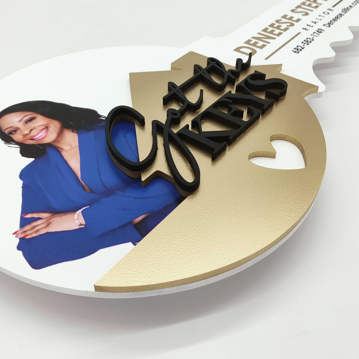 Key Shaped Props «Sign with personal Photo» Round Sign - Real Estate Store