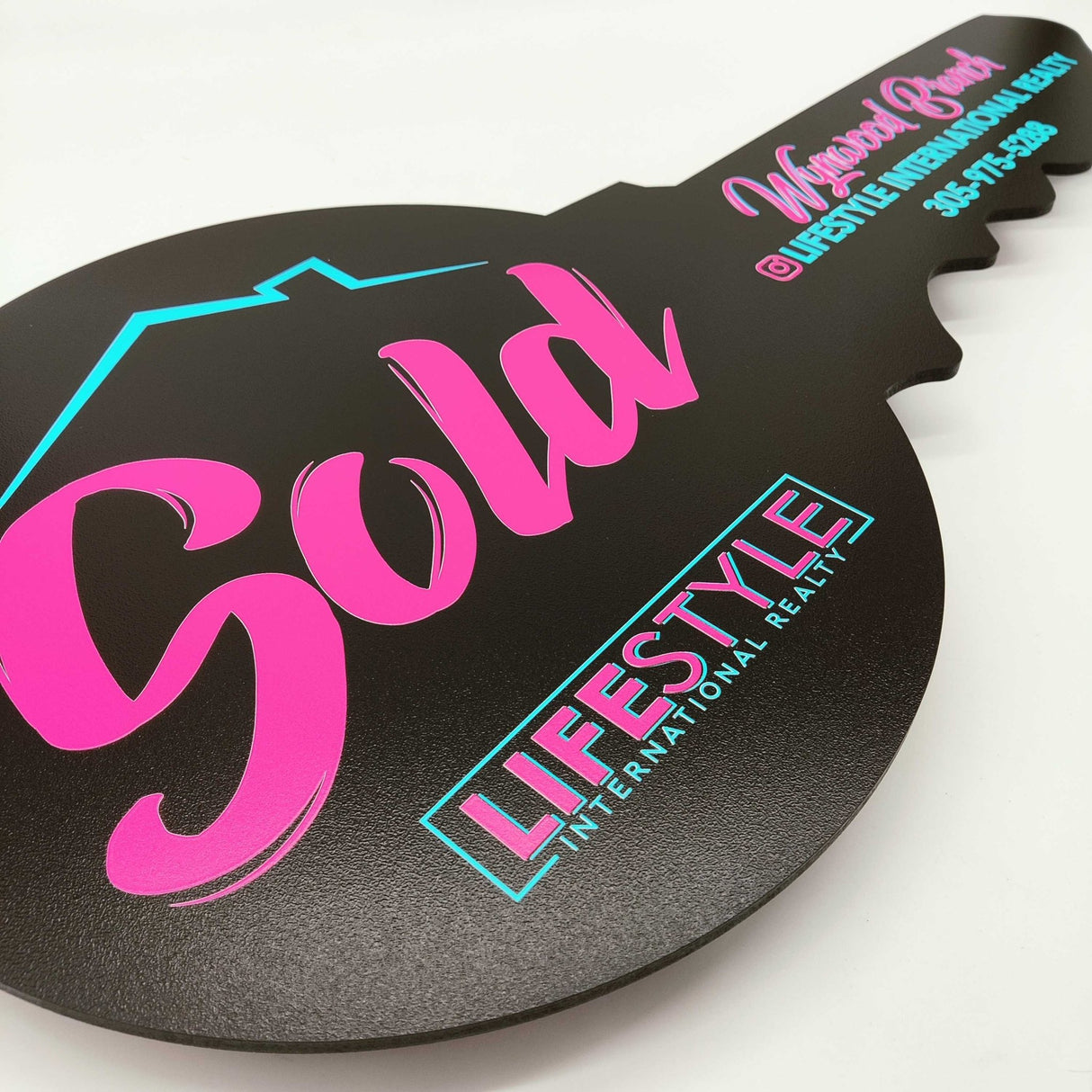 Key Shaped Props «Sold» Printed Realtor Sign - Real Estate Store