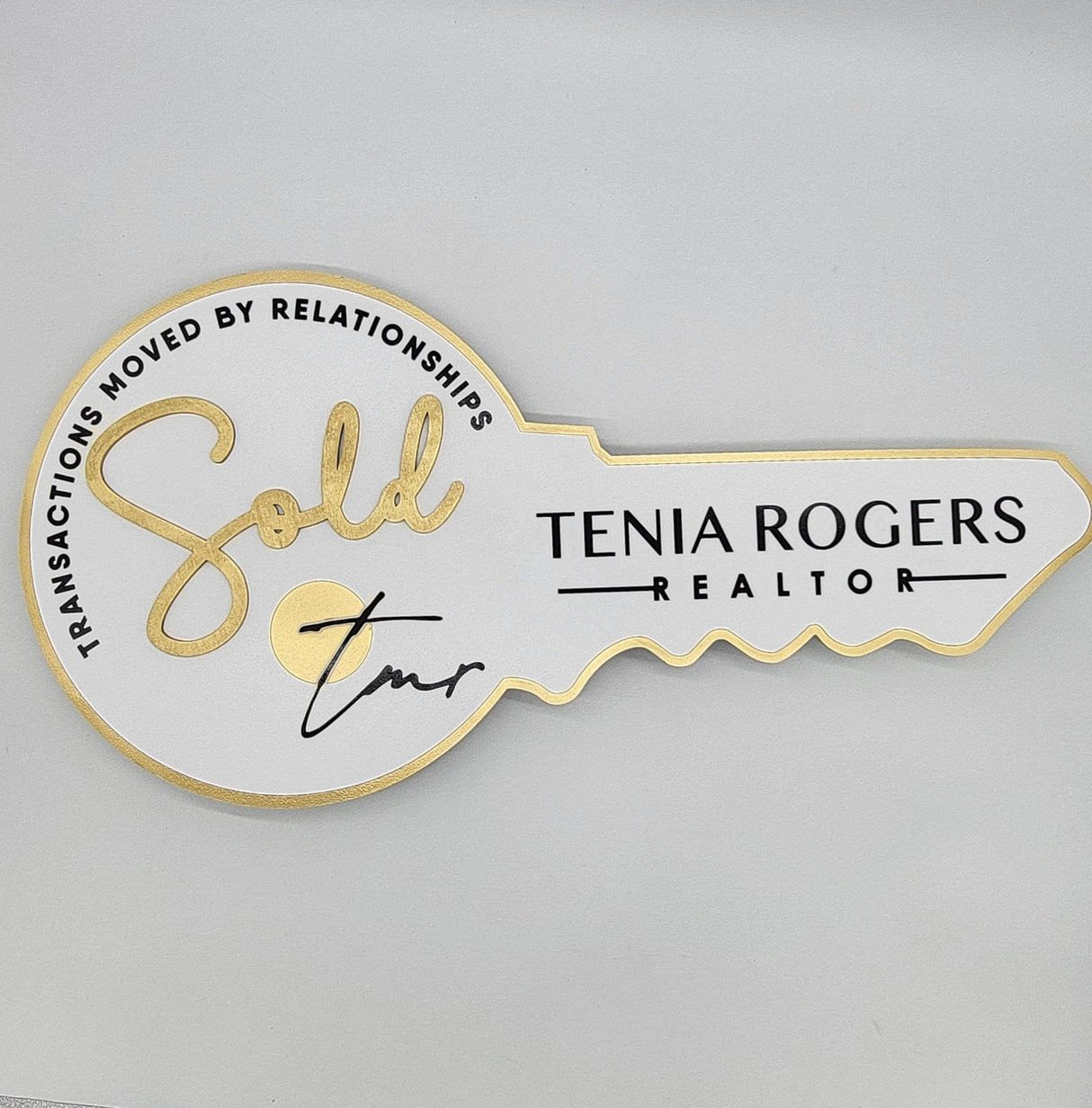 Key Shaped Realtor Round White Key Sign with Outline - Real Estate Store