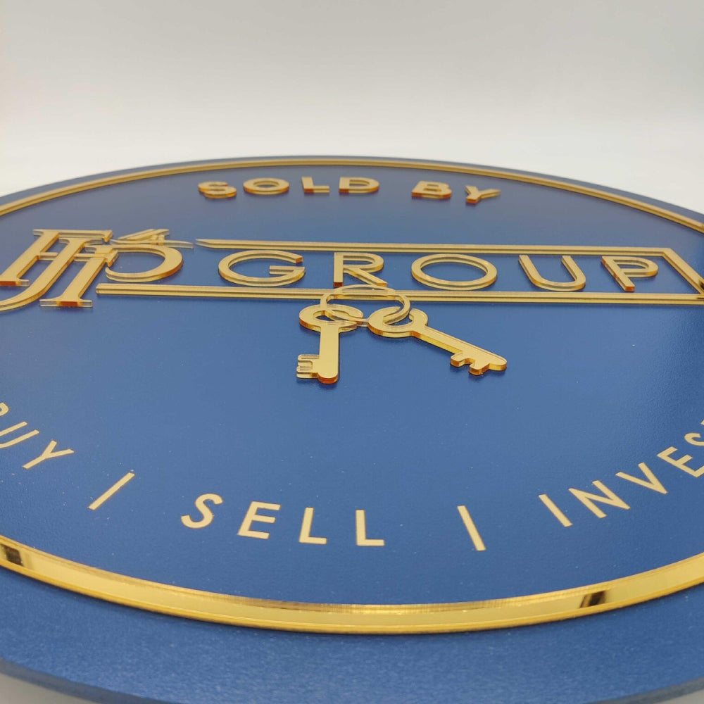 Navy blue shinny round sign