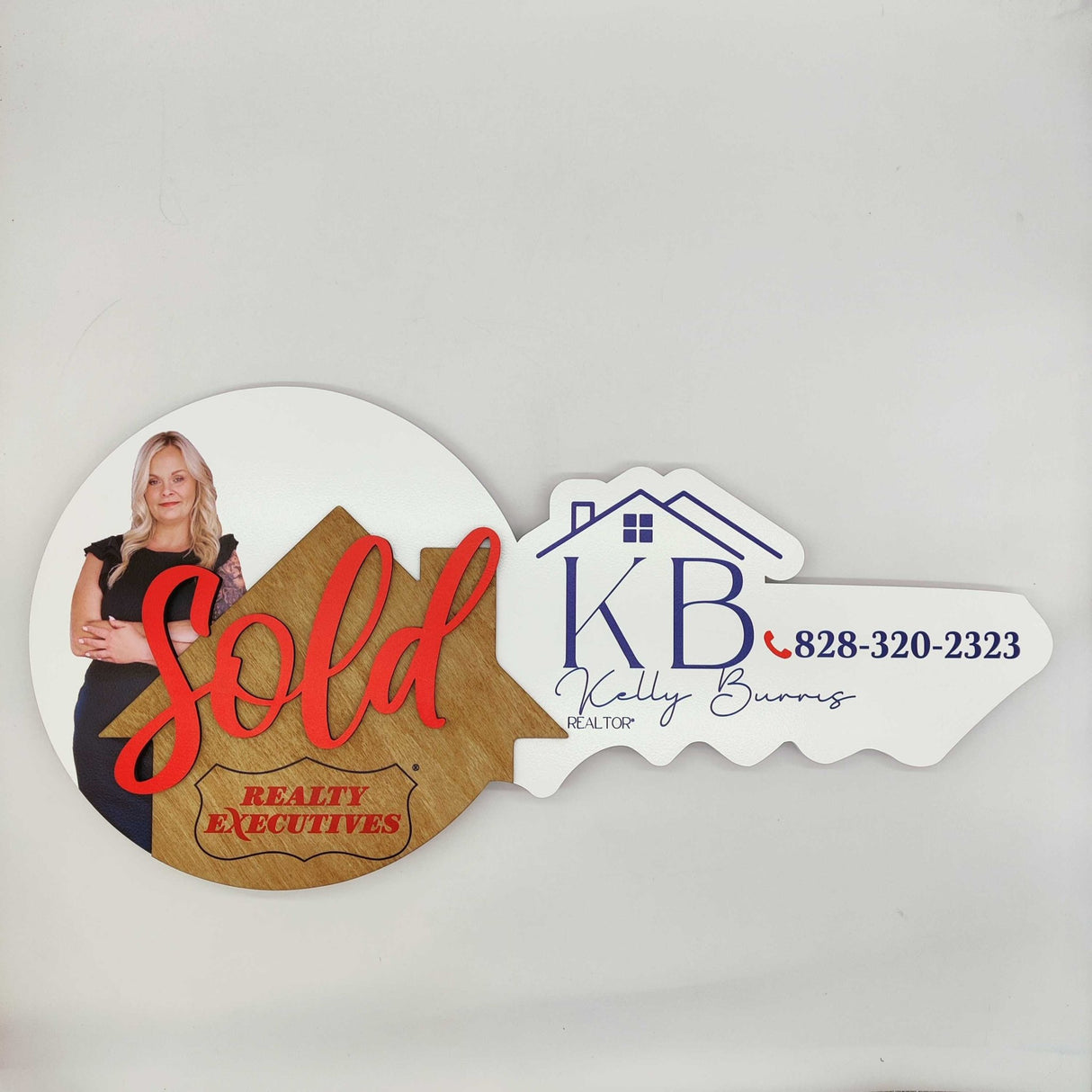 Round Key Shaped Sign "Sold" - Real Estate Store