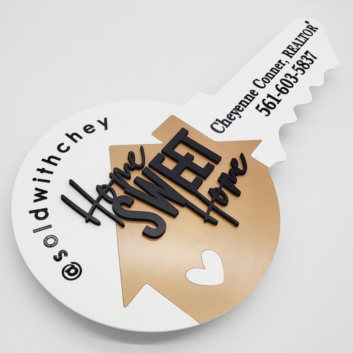 Round Shaped «Home Sweet Home» Round Key Sign with a Painted House - Real Estate Store