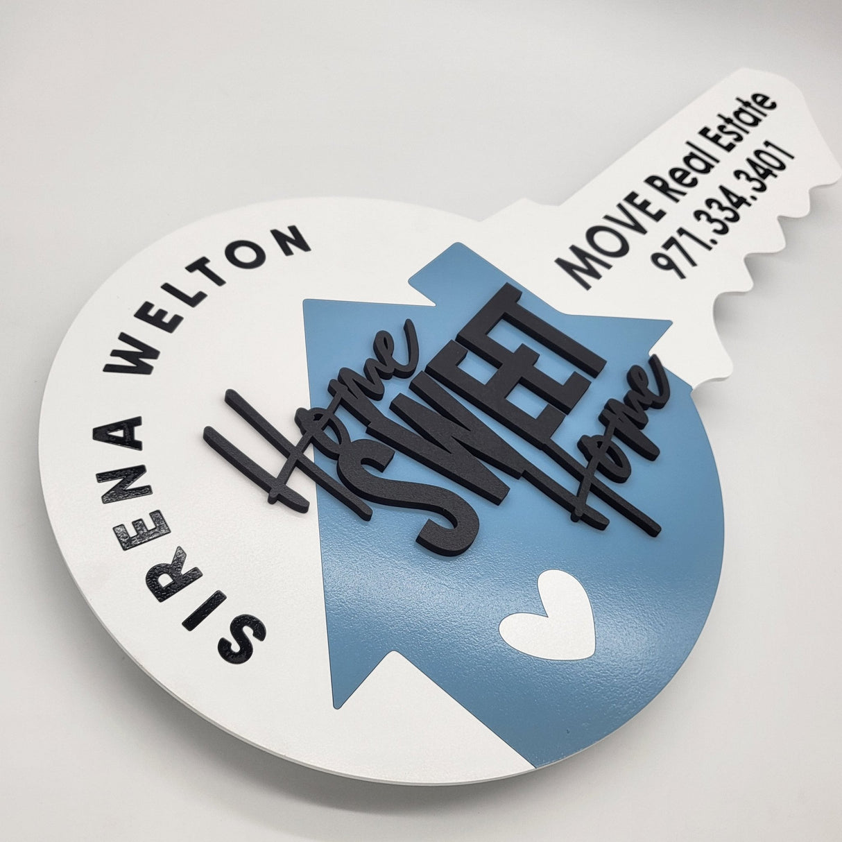 Round Shaped «Home Sweet Home» Round Key Sign with a Painted House - Real Estate Store