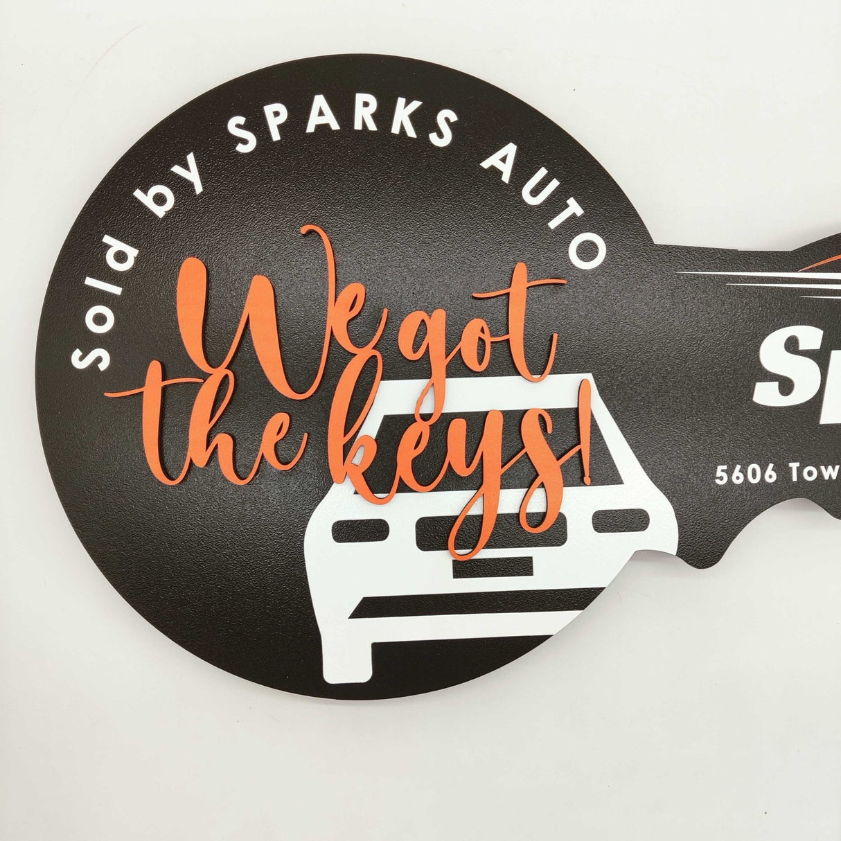 Round Shaped Key Sign "We Got The Keys" - Real Estate Store