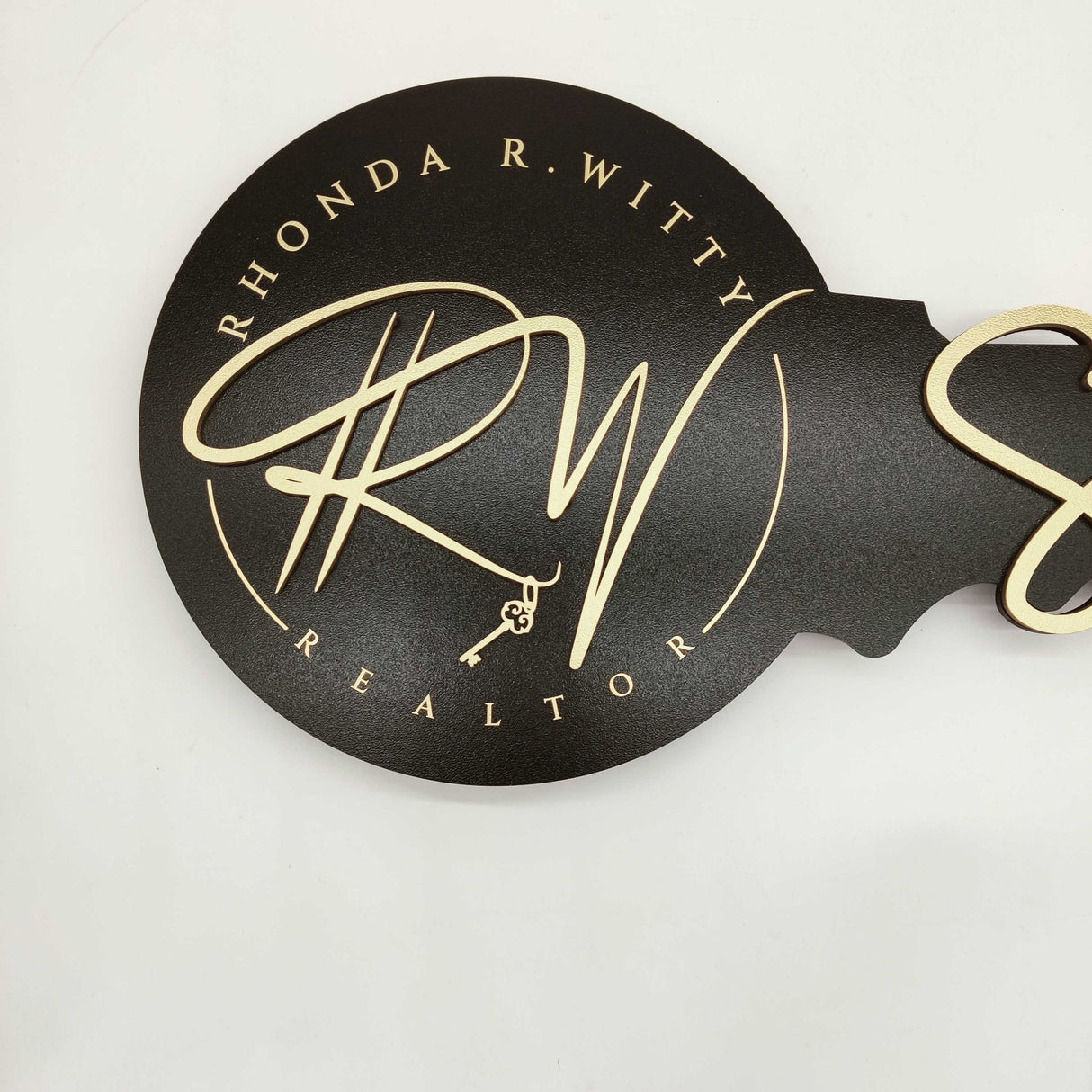 Round Shaped Key «Sold with Initials» - Real Estate Store