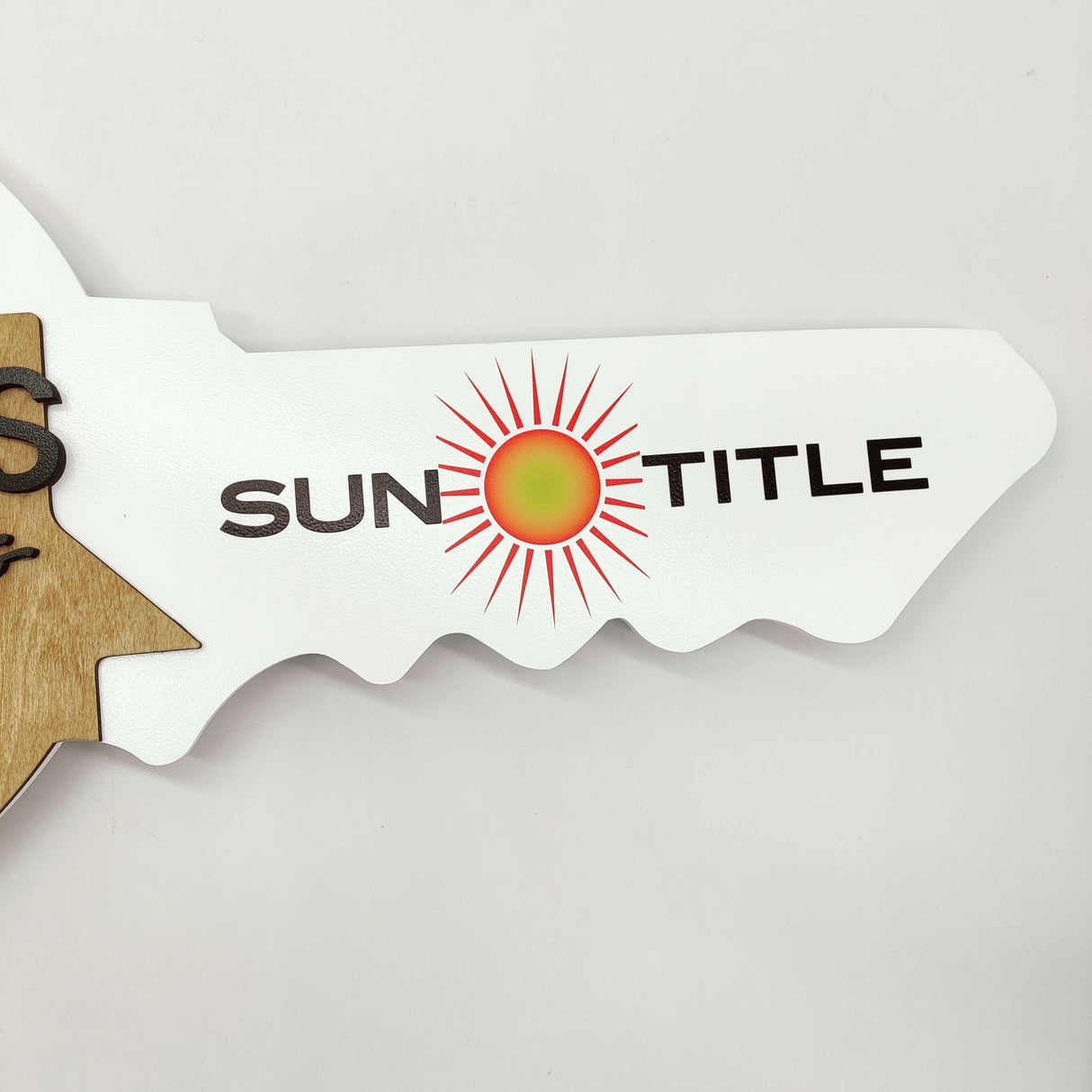 Round Shaped Key "Tenemos Las Iiaves" - Real Estate Store