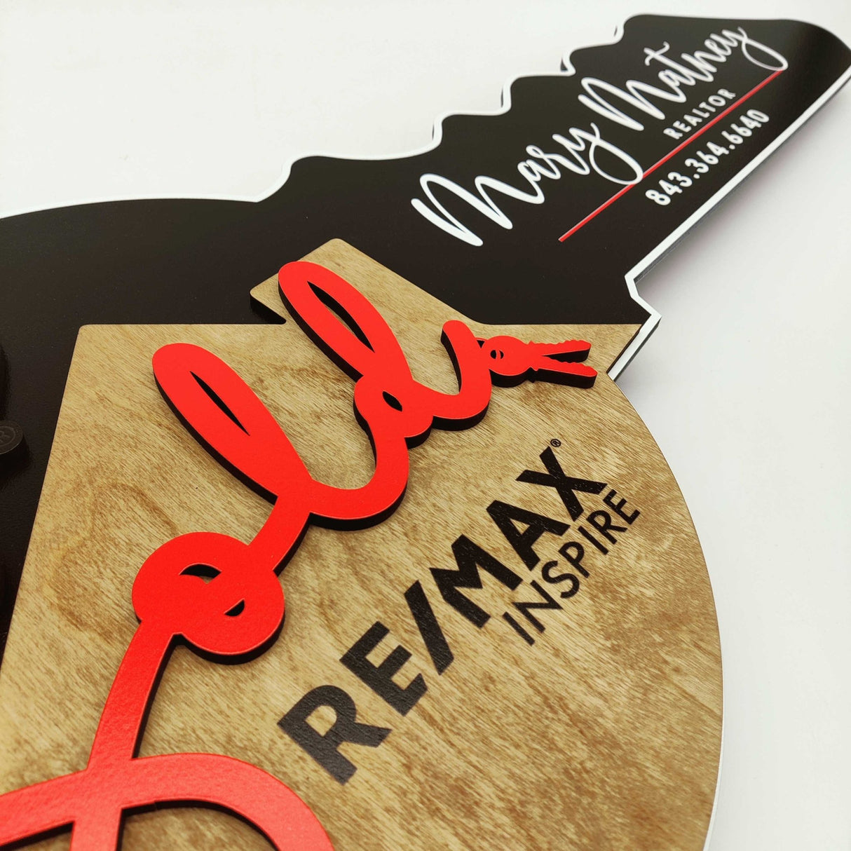 Round Shaped «Remax Sold» Black Round Key Sign - Real Estate Store
