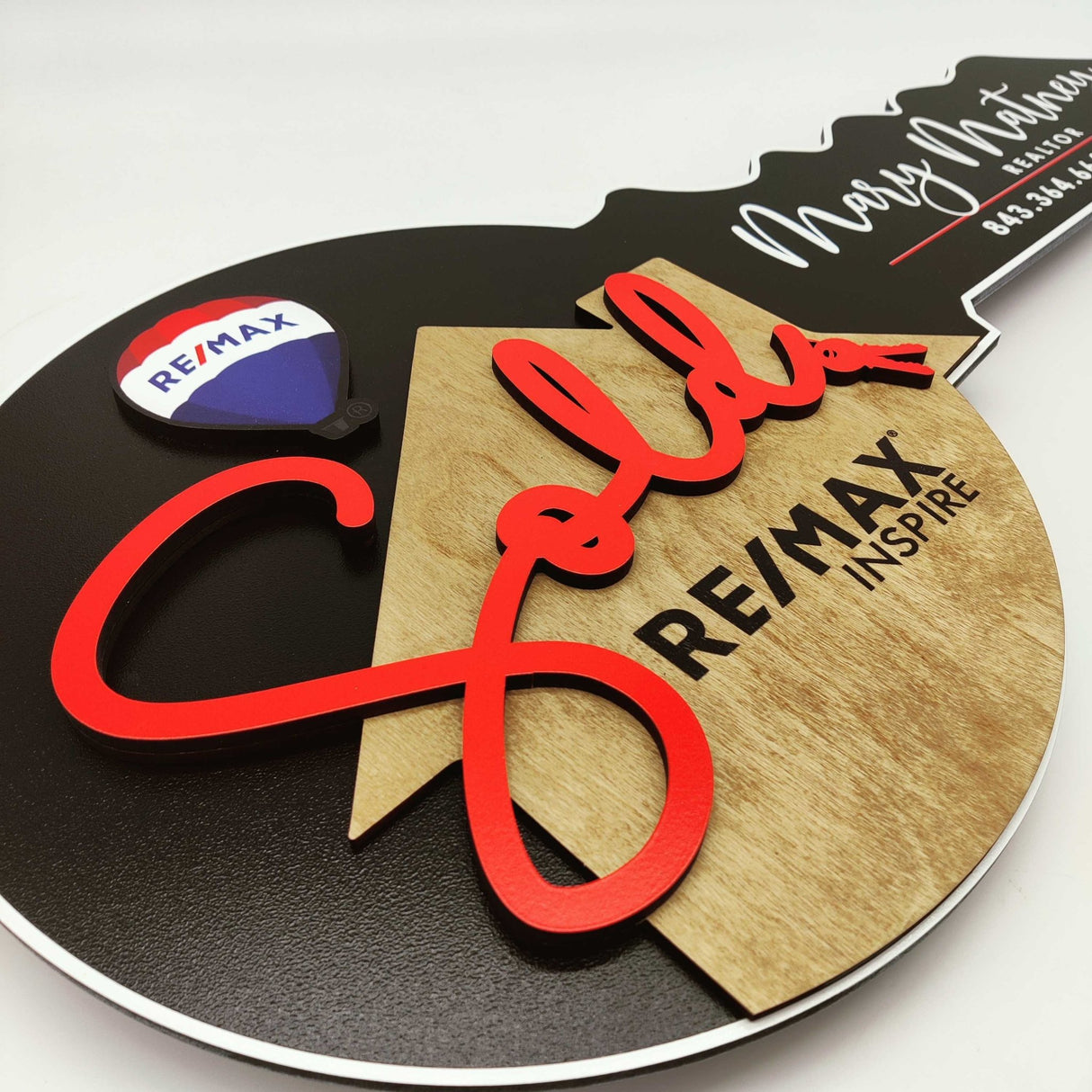 Round Shaped «Remax Sold» Black Round Key Sign - Real Estate Store