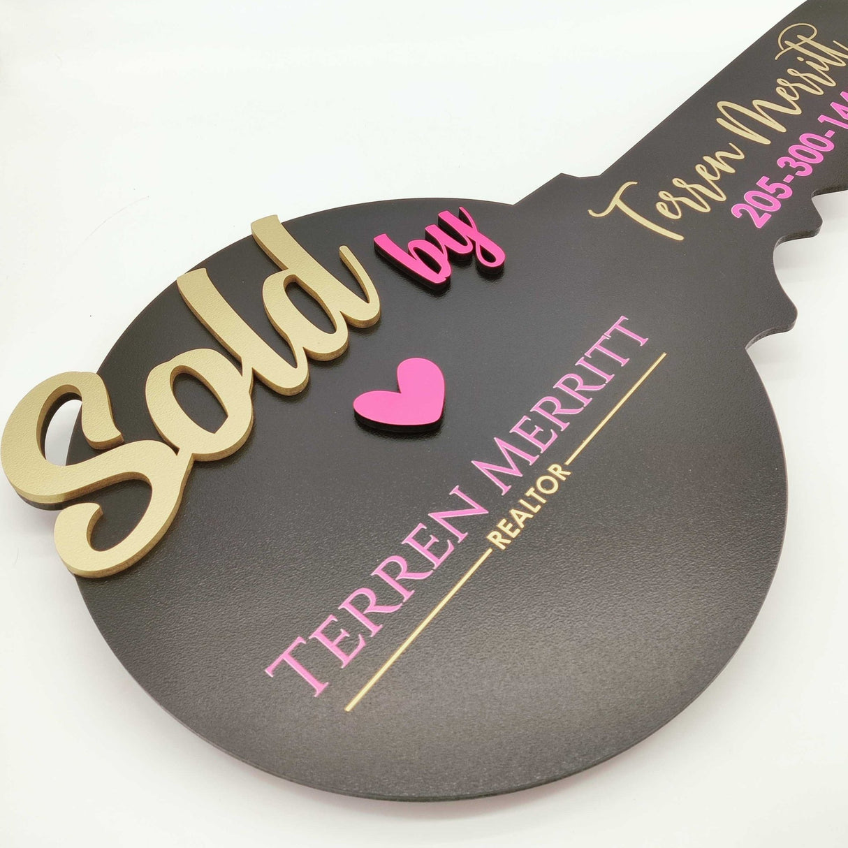 Round Shaped «Sold by» Round Key Sign - Real Estate Store