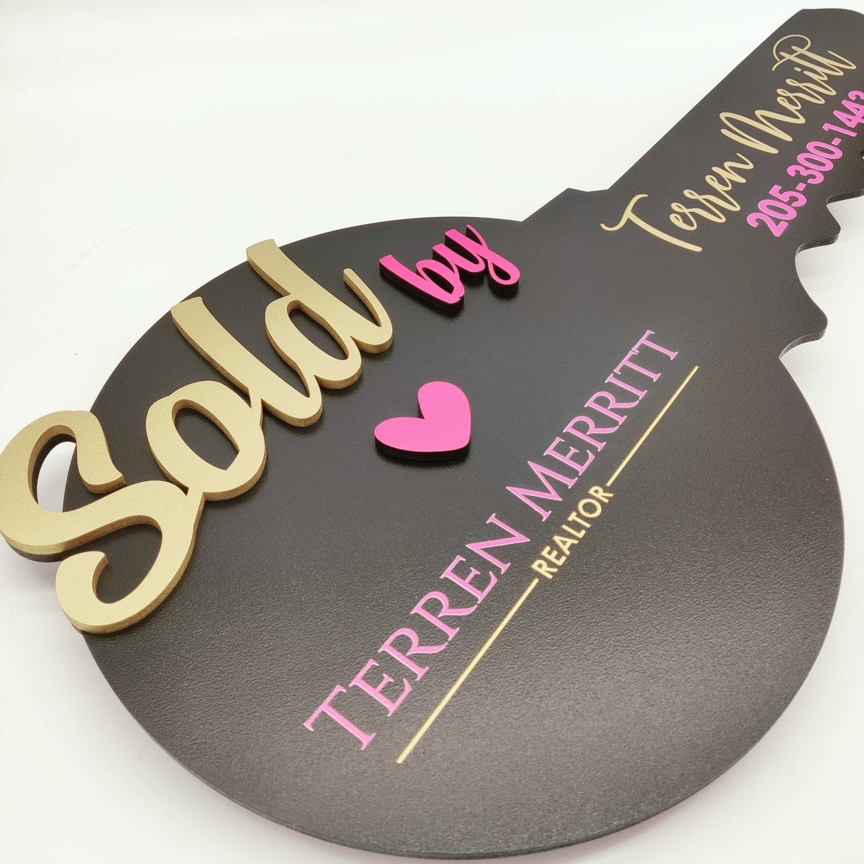 Round Shaped «Sold by» Round Key Sign - Real Estate Store