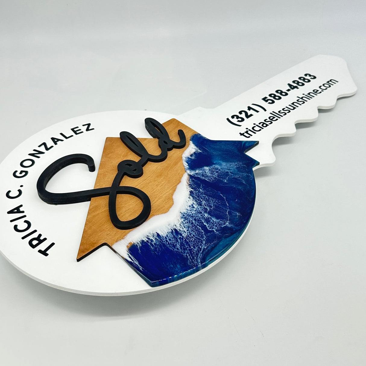 Round Shaped Sold Sign «Epoxy House» - Real Estate Store