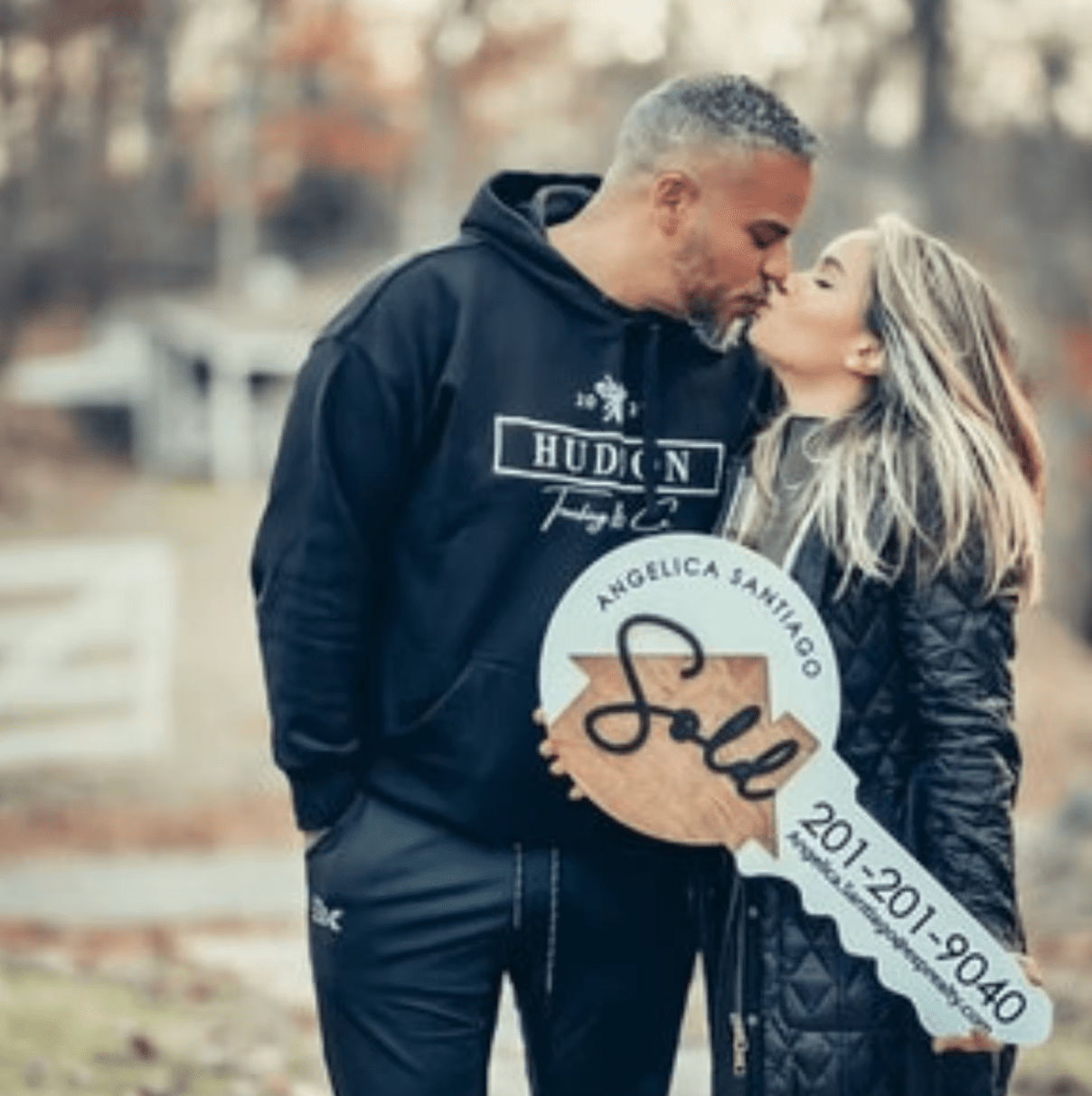 Round Shaped Sold Sign for Realtor - Real Estate Store