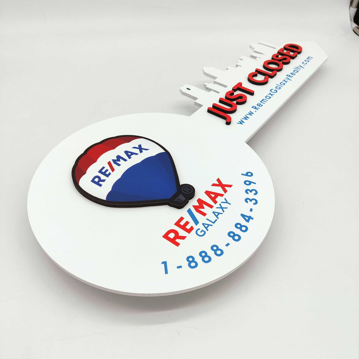 White Round Shaped Key «Remax» - Real Estate Store