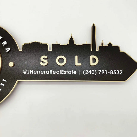 Black Round Shaped «Skyline»‎ Personalized Realtor Key Sign with Outline