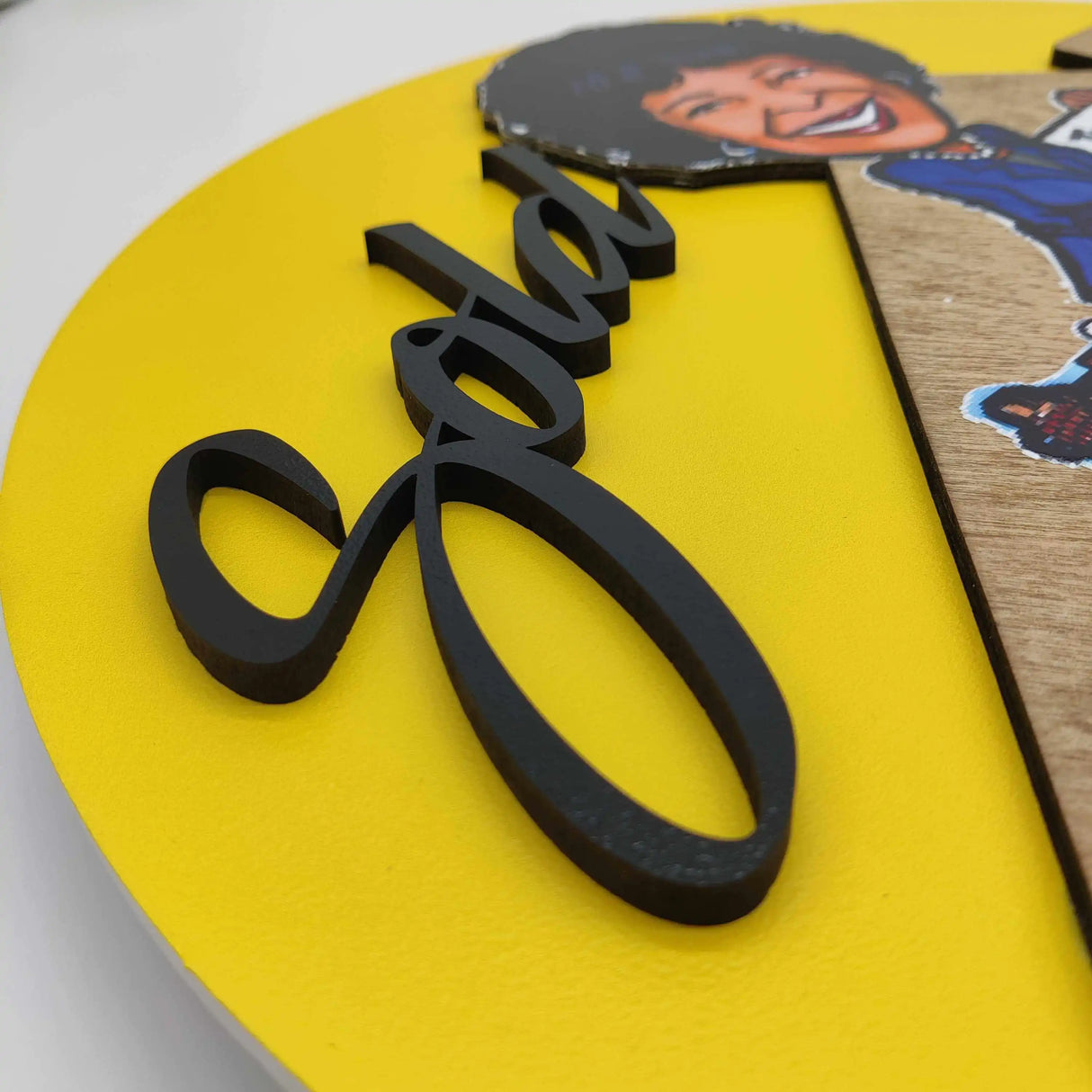 Key Shaped Props «Sign with personal Photo»‎ Yellow Round Sign