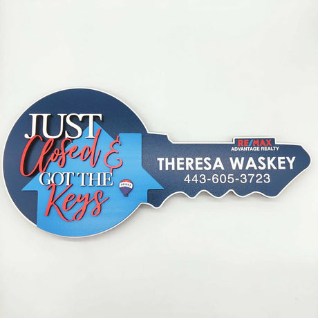 Round Key Shaped Sign Navy Blue with 3D text "Just Closed & Got the Keys"