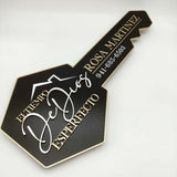 Key Shaped Sign Black with Gold text & outline "El Tiempo de Dios Esperfecto"