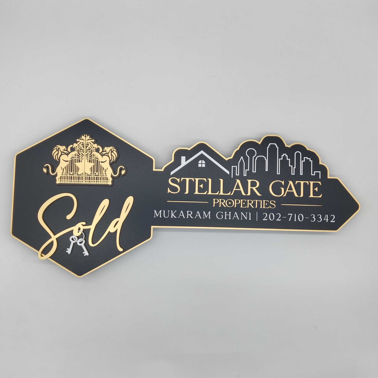 Key-Shaped Sign "Stellar Gate"