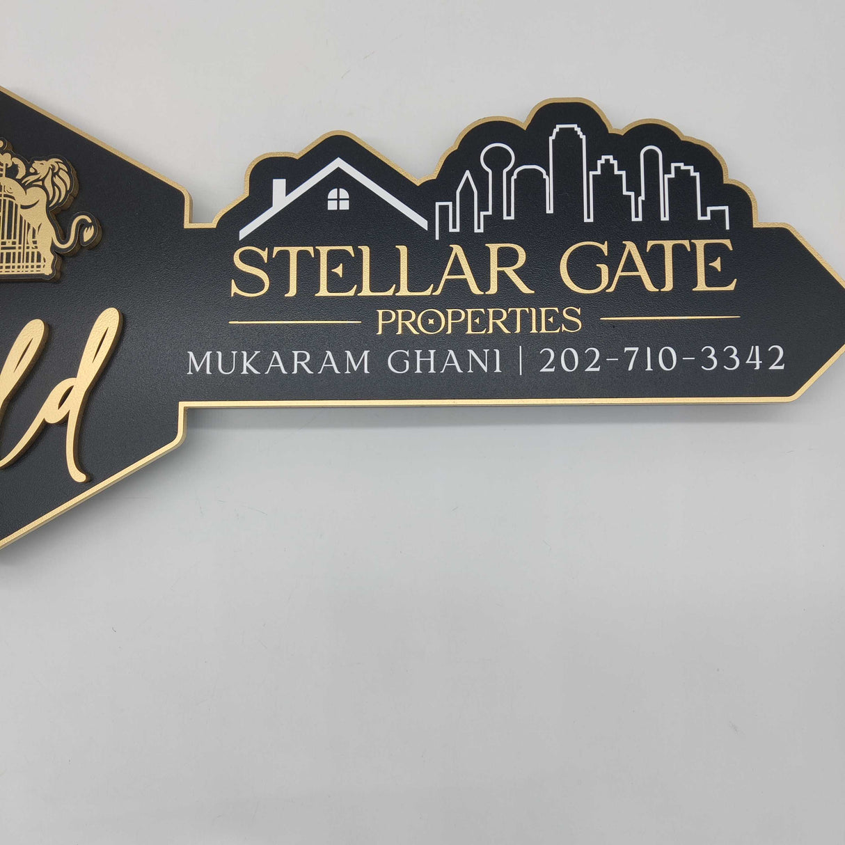 Key-Shaped Sign "Stellar Gate"