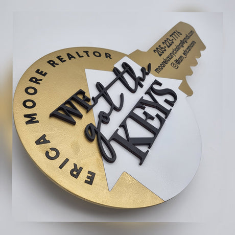 Gold Round Shaped Sign «We Got The Keys» - Real Estate Store