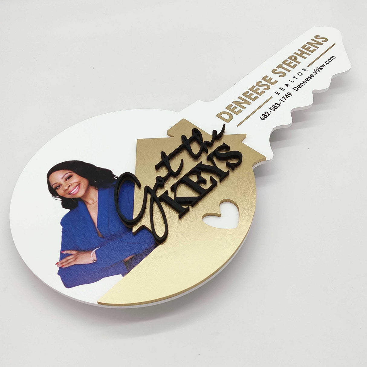 Key Shaped Props «Sign with personal Photo»‎ Round Sign - Real Estate Store