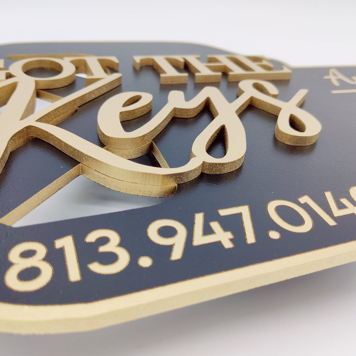 Key Shaped Sign «We Got The Keys» - Real Estate Store
