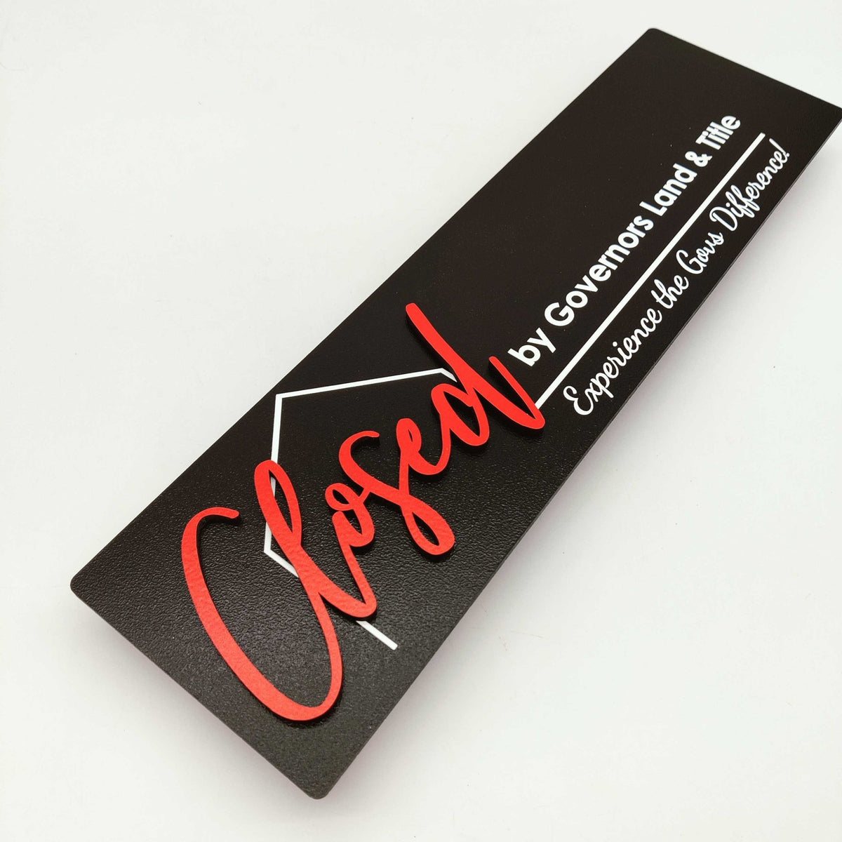 Rectangle Shaped Sign «Closed» – Real Estate Store