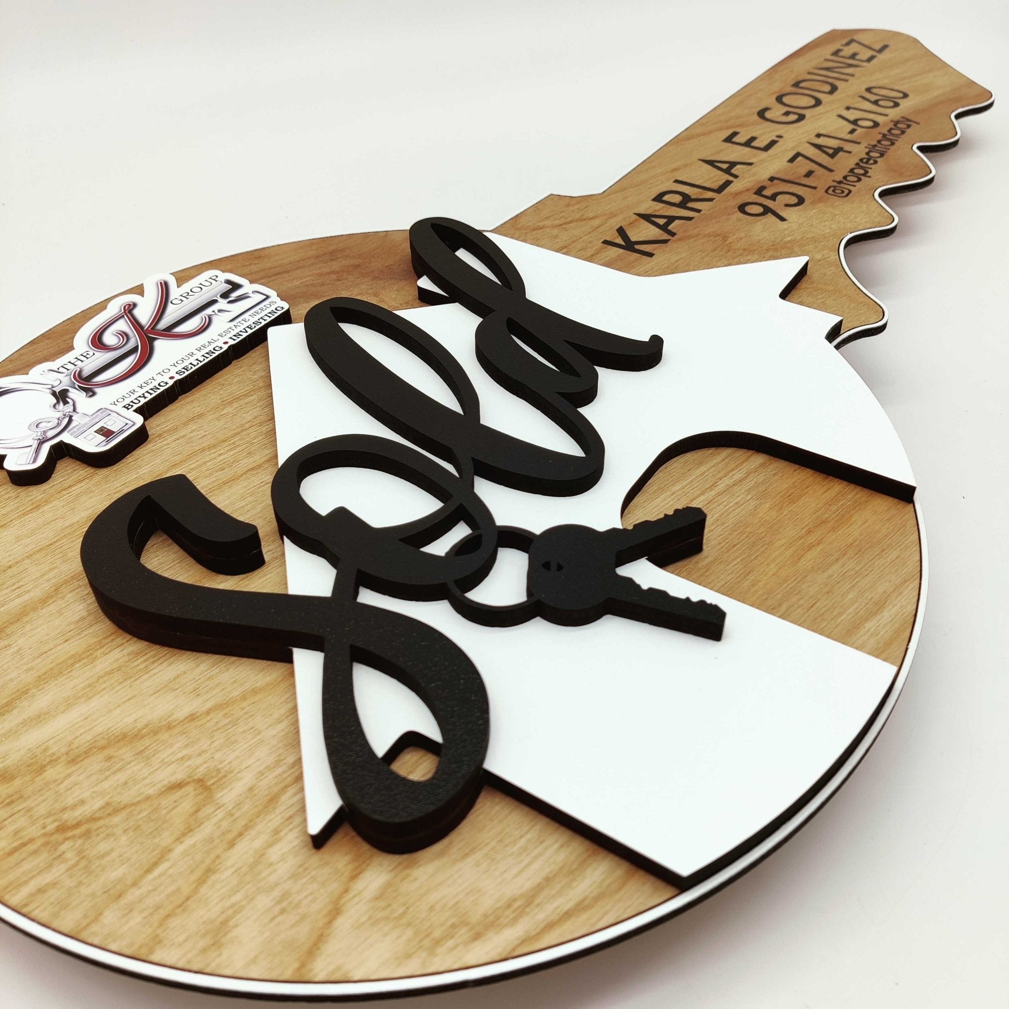 Round Shaped Sold Round Key Sign Real Estate with Logo