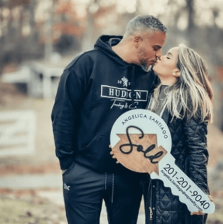 Round Shaped Sold Sign for Realtor - Real Estate Store